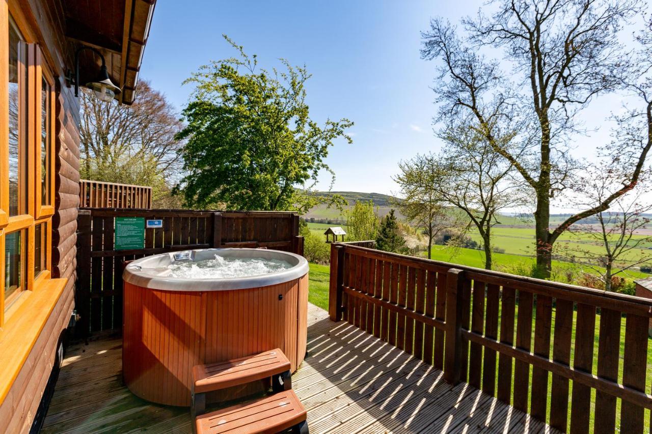 Douglas Fir Lodge With Hot Tub Cupar Exterior foto