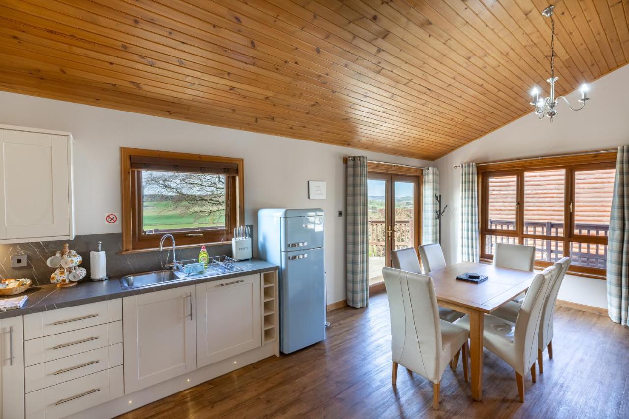 Douglas Fir Lodge With Hot Tub Cupar Exterior foto